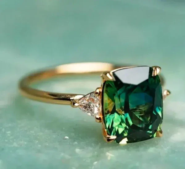 1+1 Offer: Fiora Emmeranthe Bracelet + Green zirconia ring in gold - Image 2