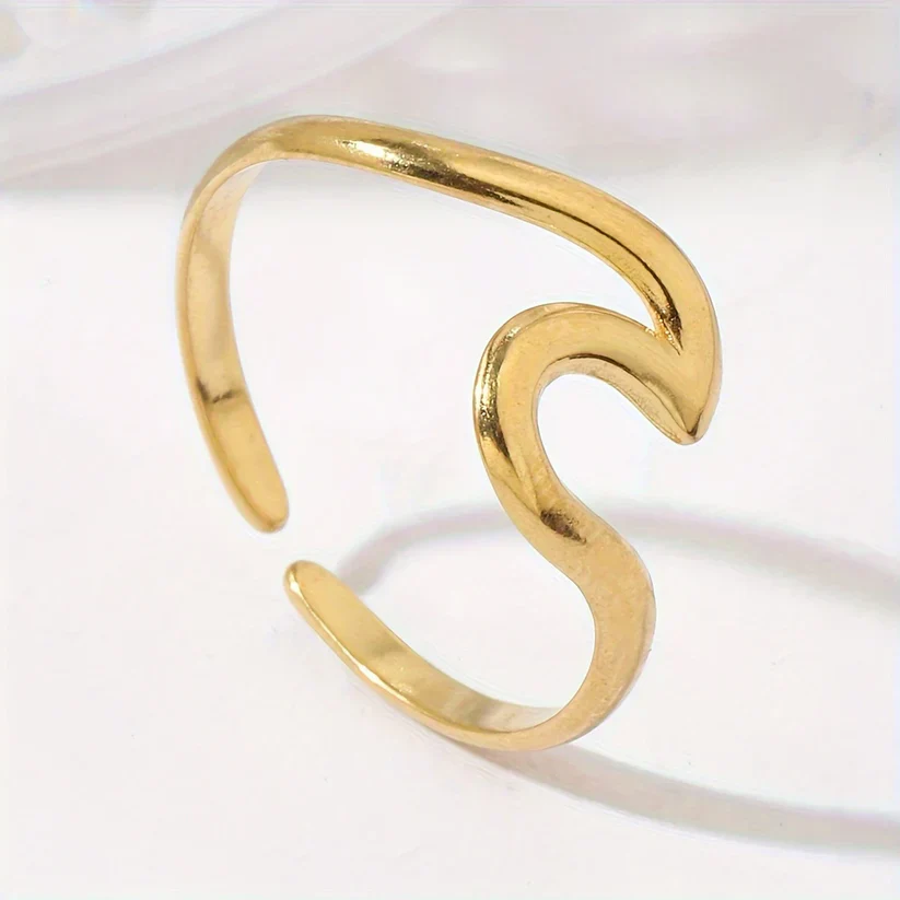 Adjustable Ring with Wave Design in Gold - Image 3