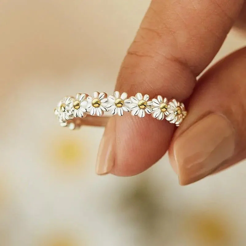 Adjustable Silver and Hand Painted Enamel Daisy Ring - Image 3