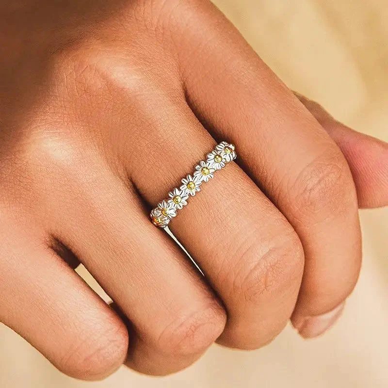 Adjustable Silver and Hand Painted Enamel Daisy Ring - Image 4