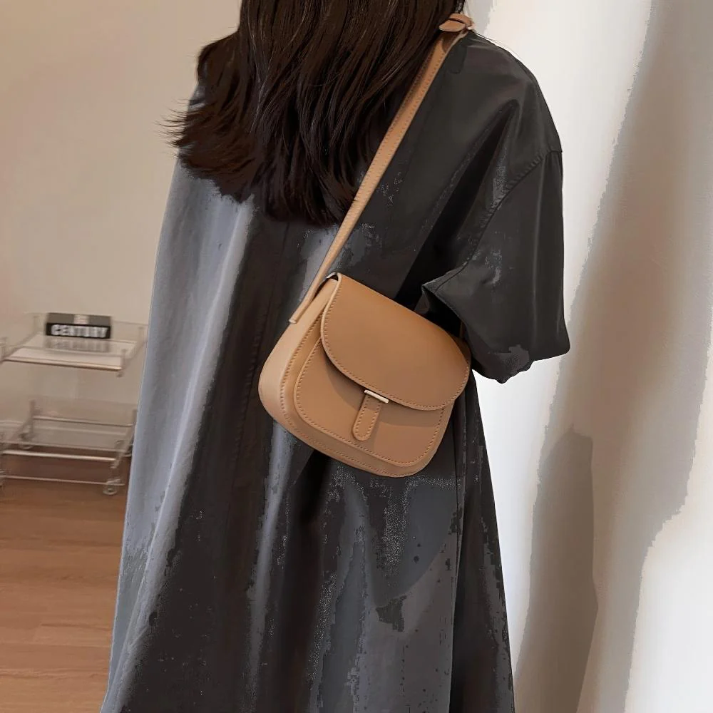 Amelia Retro Saddle Crossbody Bag - Image 4