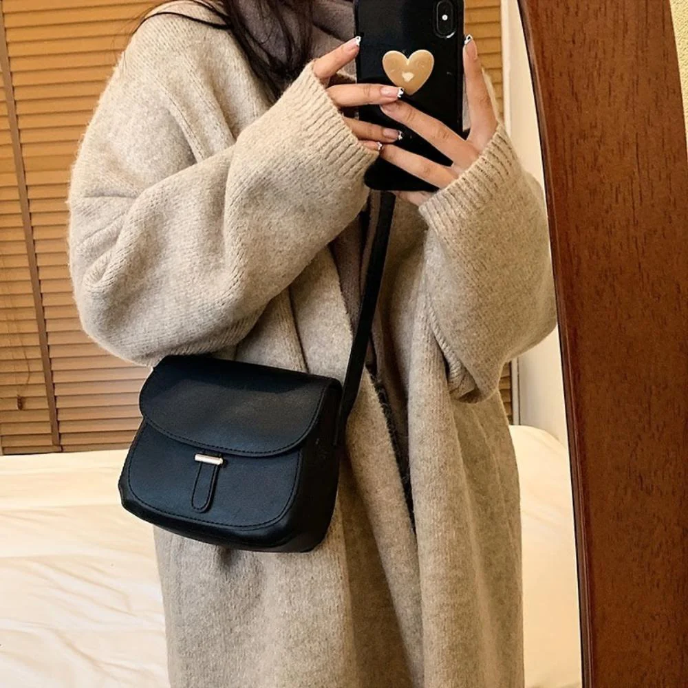 Amelia Retro Saddle Crossbody Bag - Image 8