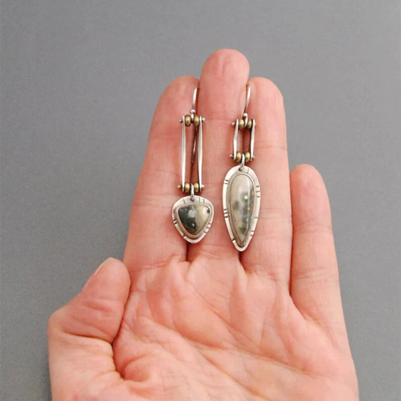Antique" asymmetric earrings - Image 3