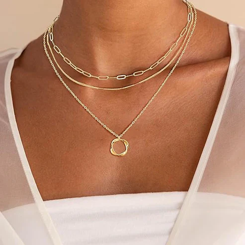 Carmen - Vintage necklace with gold chain and pendant - Image 2