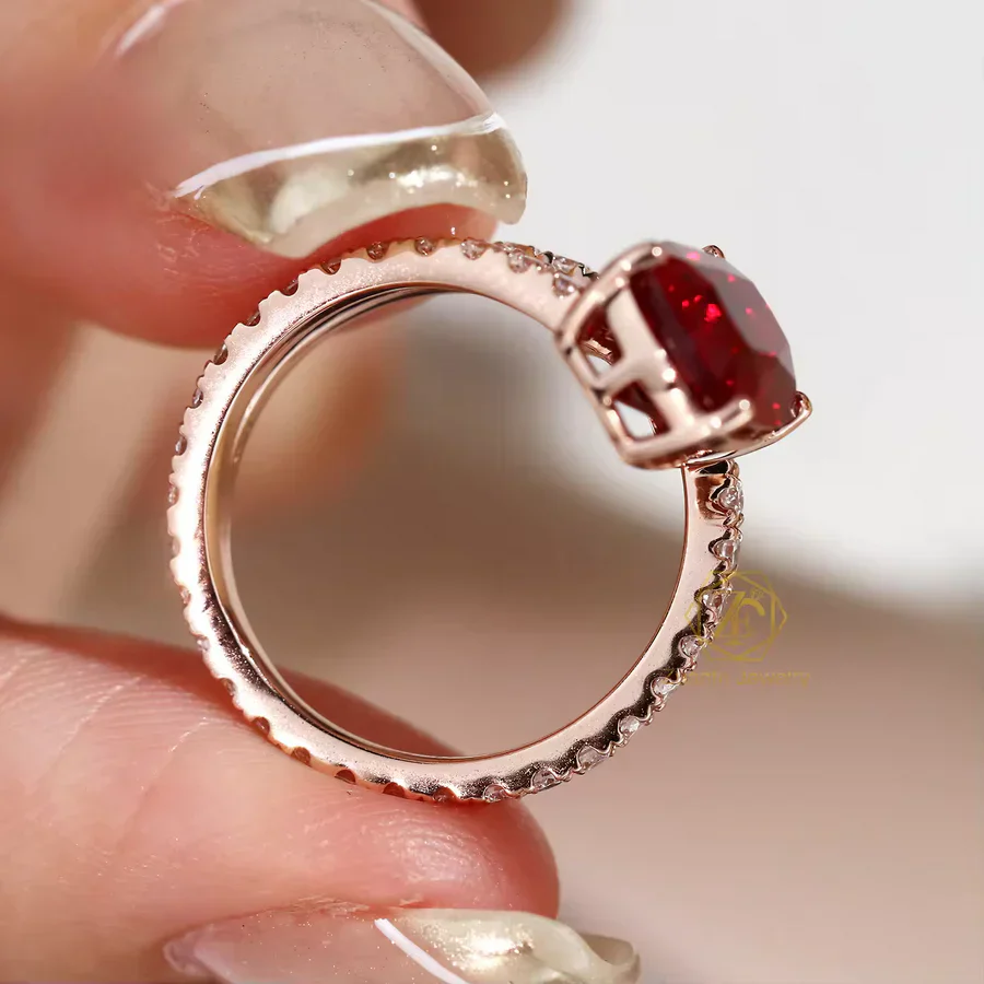 Cushion-Cut Moissanite Ring - Image 3
