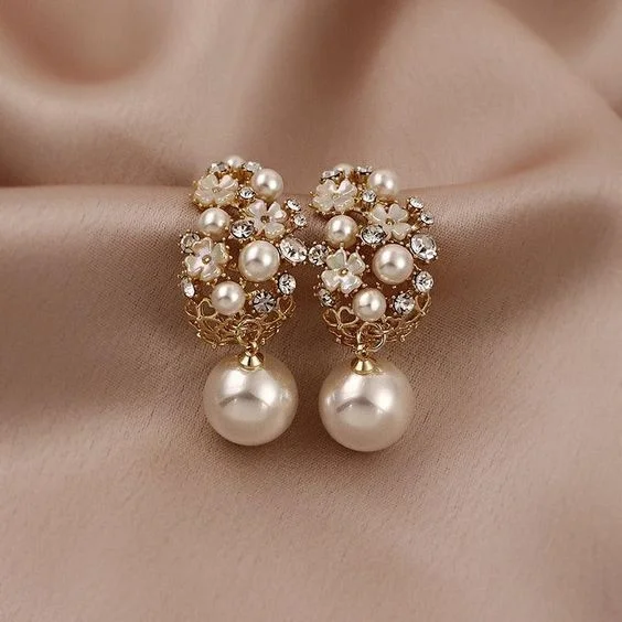 Elegant Beautiful Pearl Earrings - Image 3