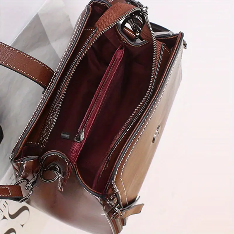 Elegant Leather Crossbody Bag - Image 3