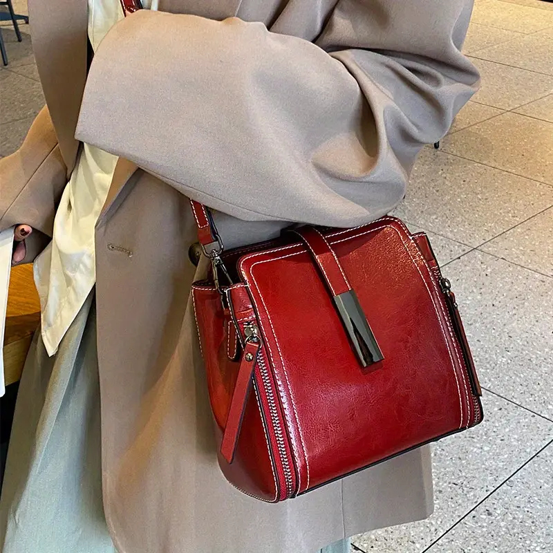 Elegant Leather Crossbody Bag - Image 6