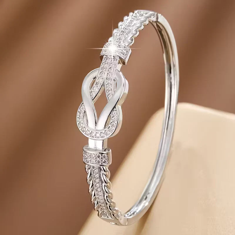 Elegant Minimalist Interlocking Ring Bracelet - Image 2