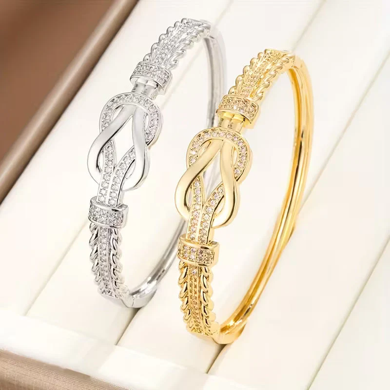 Elegant Minimalist Interlocking Ring Bracelet - Image 3