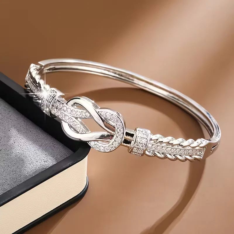 Elegant Minimalist Interlocking Ring Bracelet - Image 4