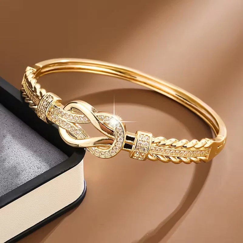 Elegant Minimalist Interlocking Ring Bracelet - Image 5