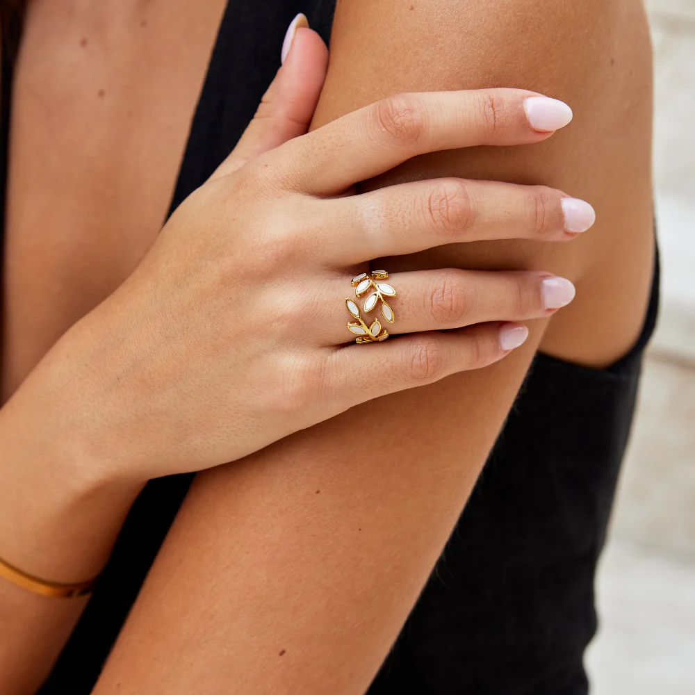 Gold Leaf Motif Ring - Image 7