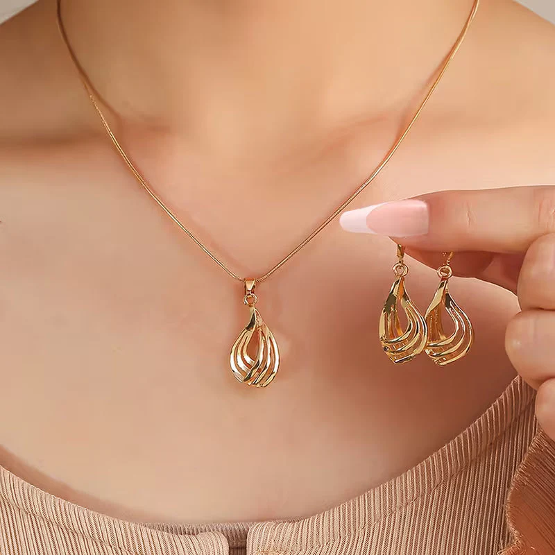 Golden Radiance Cascade Jewelry Set - Image 2