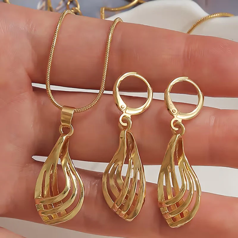Golden Radiance Cascade Jewelry Set - Image 3