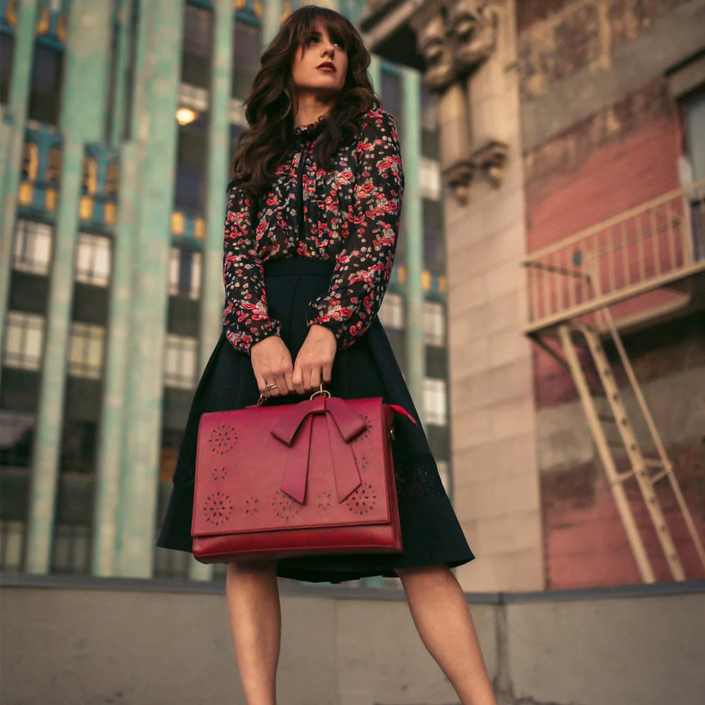 Grace’s Elegant Bow-Tie Satchel - Image 11