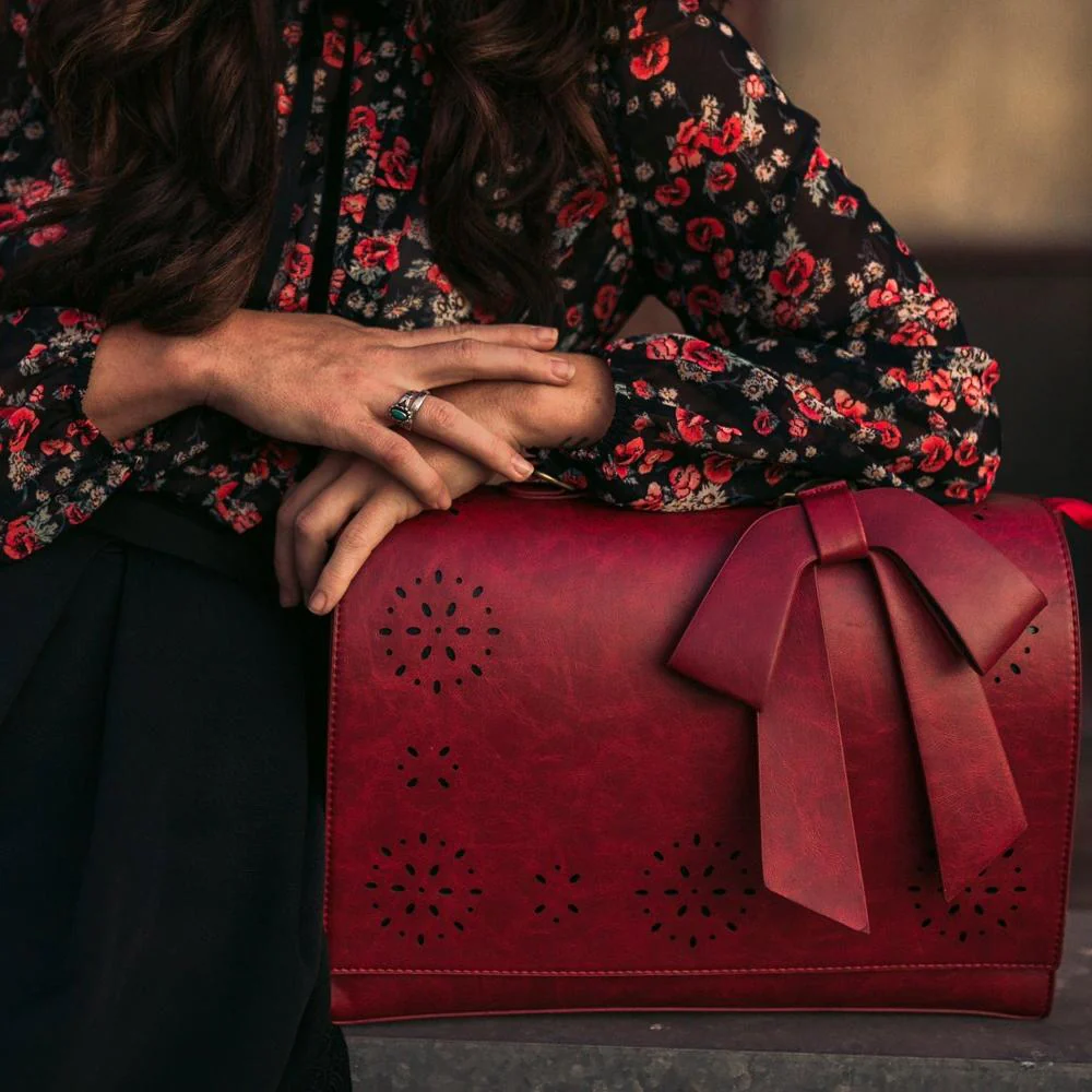 Grace’s Elegant Bow-Tie Satchel - Image 13