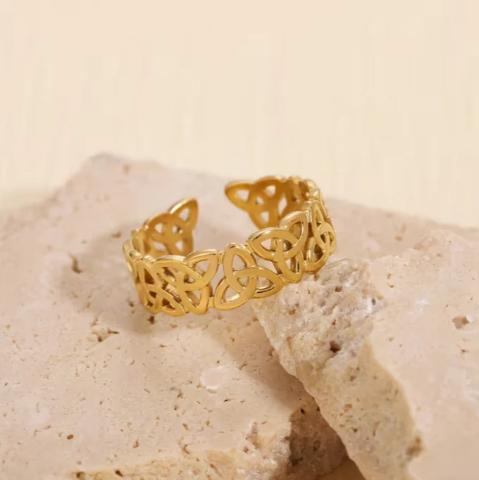 Heritage Knotwork Harmony Ring - Image 2