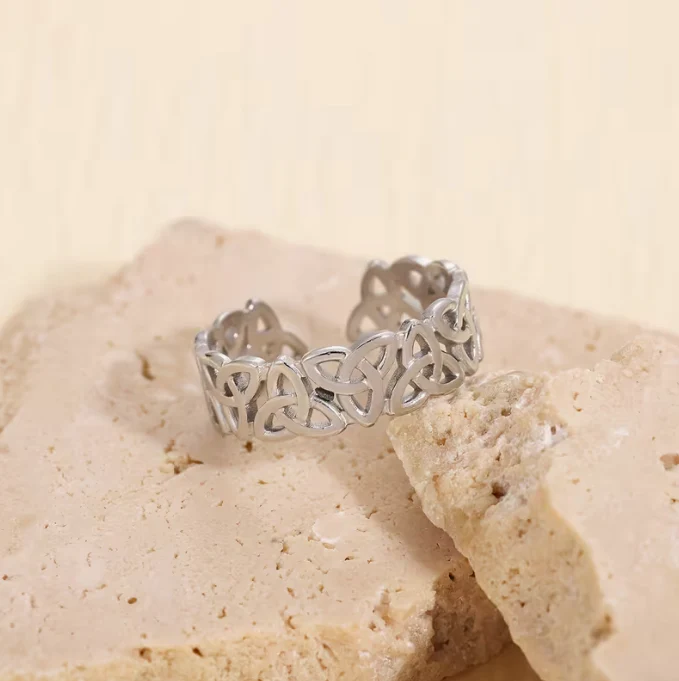Heritage Knotwork Harmony Ring - Image 4