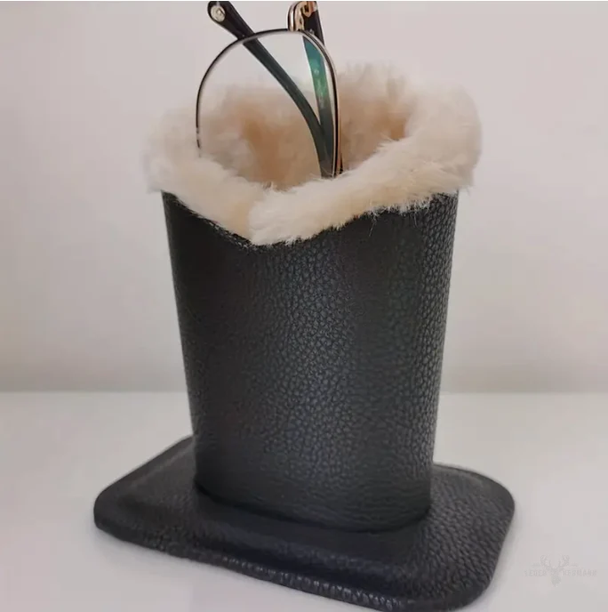 Zarino's glasses stand for the desk - Image 3