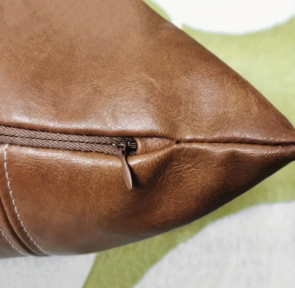 Zarino's leather pillowcase - Image 5