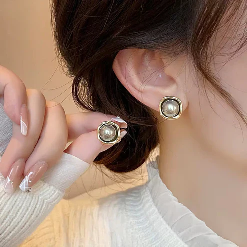 Isabel - Elegant vintage black pearl earrings - Image 2