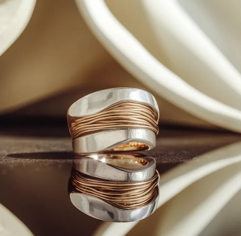 Luxe Golden Thread Silver Ring - Image 2