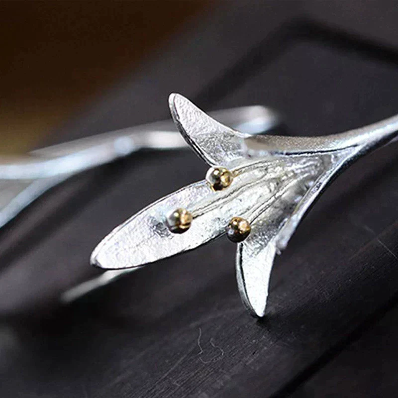 Silver Flower Earrings - Image 4