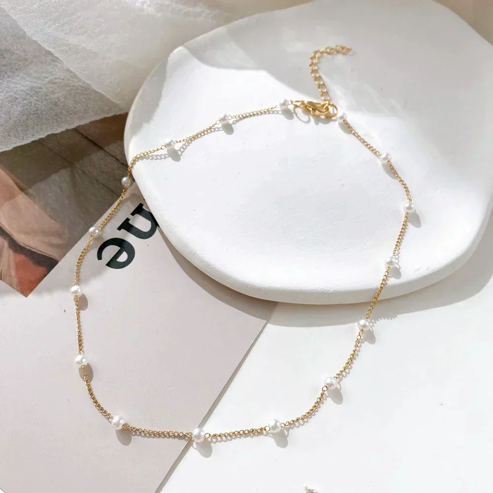 Small Pearl Necklace in Gold - Image 2