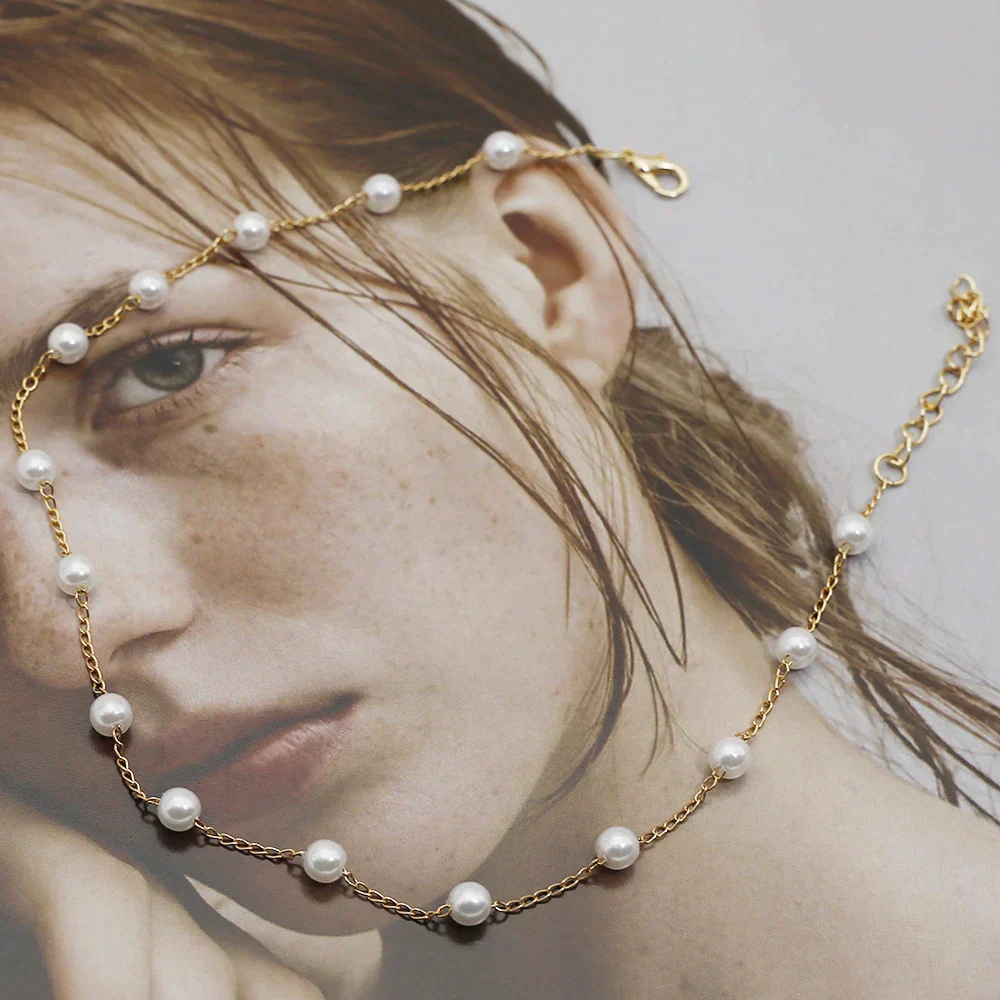 Small Pearl Necklace in Gold - Image 3