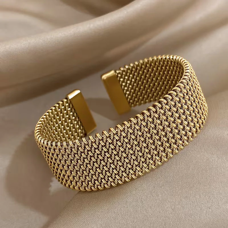 Timeless Woven Elegance Bracelet - Image 2