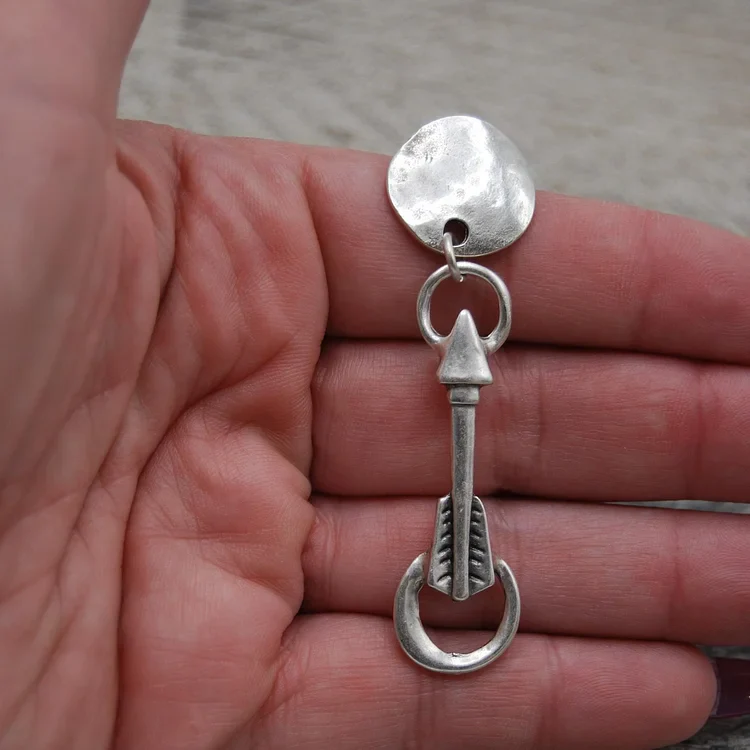 Vintage Antique Silver Arrow Earrings - Image 3