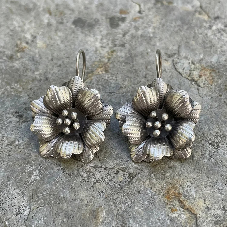 Vintage Bohemian Style Flower Earrings - Image 2