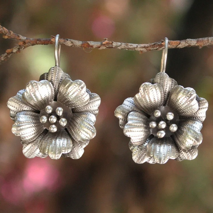 Vintage Bohemian Style Flower Earrings - Image 3