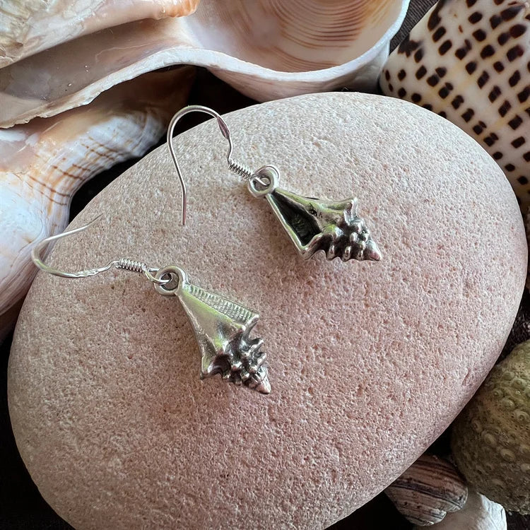 Vintage Boho Hawaiian Vacation Conch Earrings - Image 3
