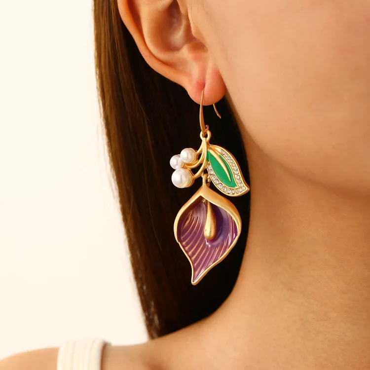 Vintage Calla Lily Flower Pearls Earrings - Image 2