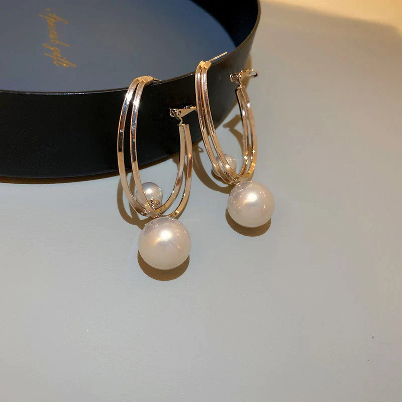 Vintage Charming Pearl Earrings - Image 2