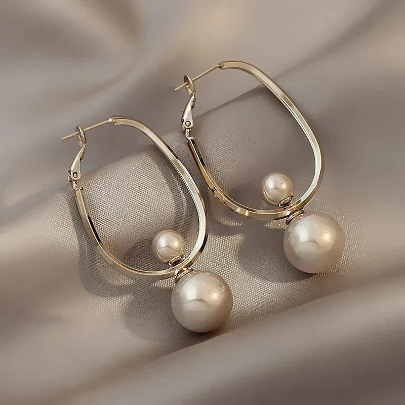 Vintage Charming Pearl Earrings - Image 3