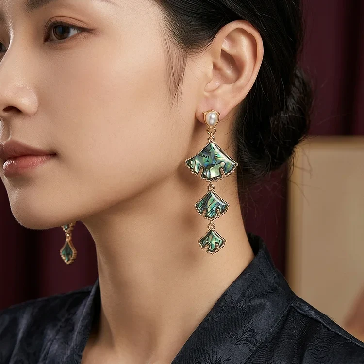 Vintage Emerald Green Gem Drop Earrings - Image 3