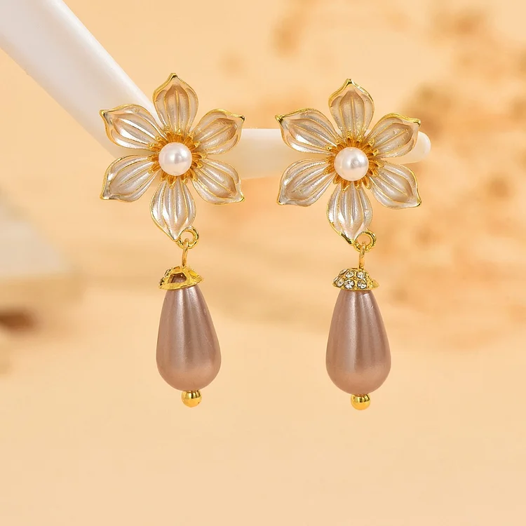 Vintage Flower Pearl Earrings - Image 2