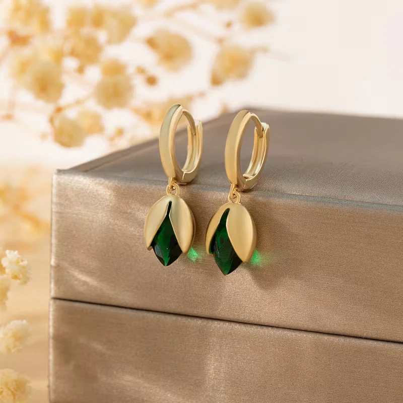 Vintage Green Teardrop Earrings - Image 2