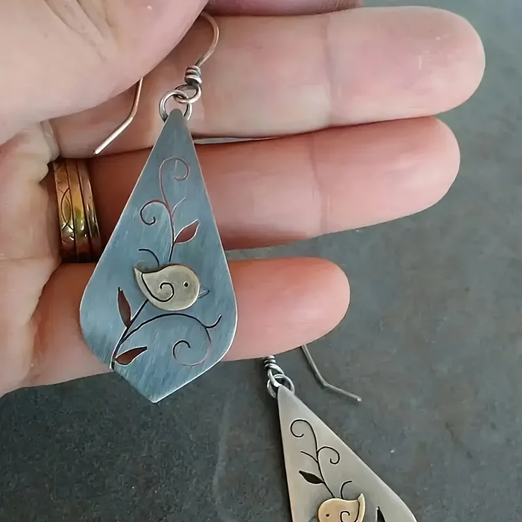 Vintage Minimalist Style Bird Pattern Earrings - Image 3