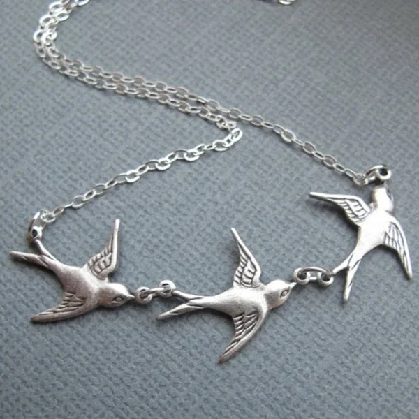 Vintage Sparrow Bird Necklace - Image 2