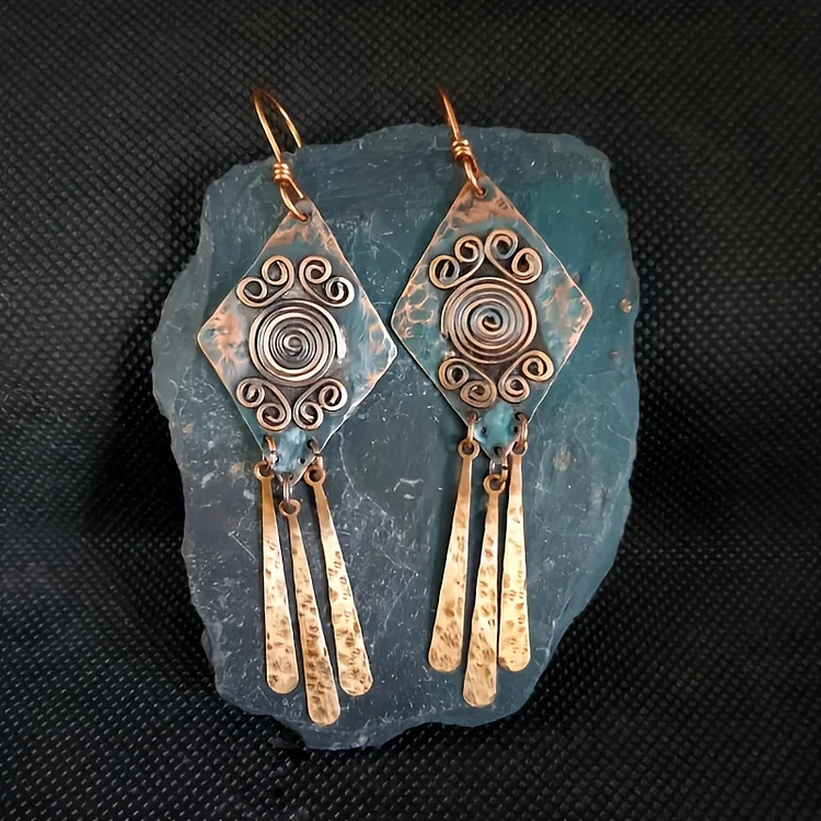 Vintage Totem Carved Diamond-Shaped Drop Earrings - Image 2