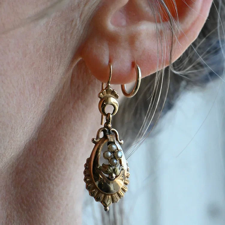 Vintage Water Drop Flower Pearl Earrings - Image 3