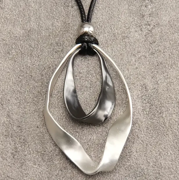 Vintage women's necklace with more adjustable leather strap - Image 2