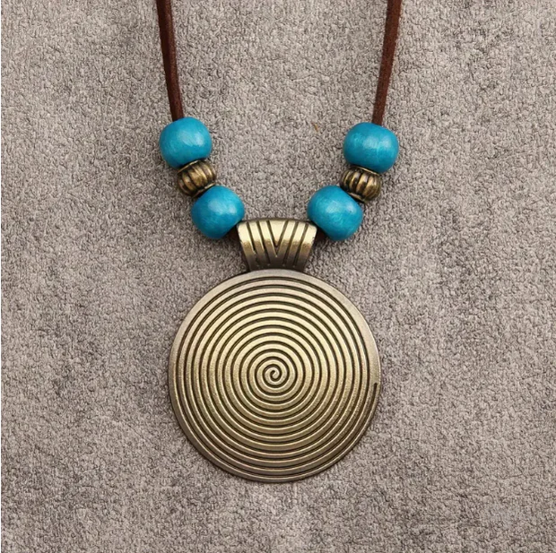 Vintage women's necklace with more adjustable leather strap and beads - Image 2