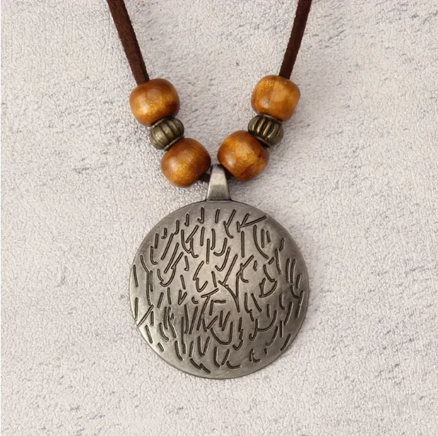Vintage women's necklace with more adjustable leather strap and beads - Image 3