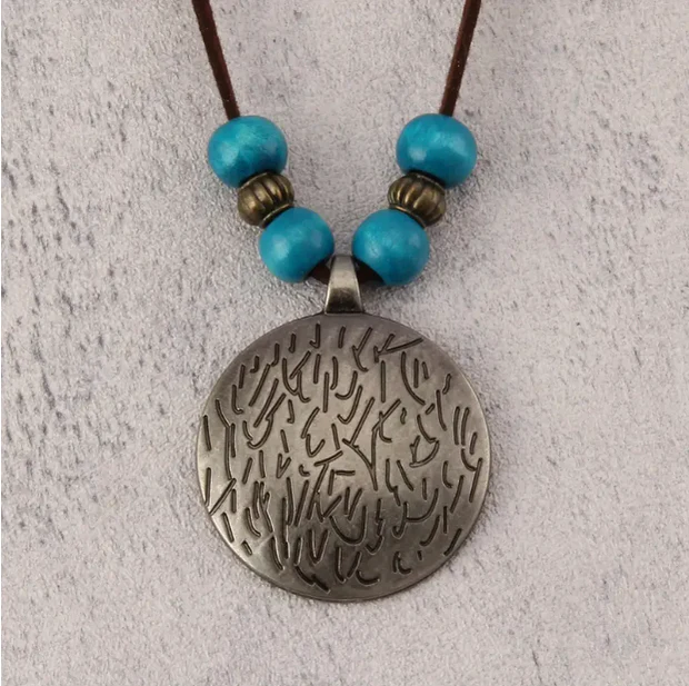 Vintage women's necklace with more adjustable leather strap and beads - Image 4