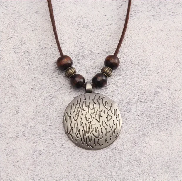 Vintage women's necklace with more adjustable leather strap and beads - Image 7